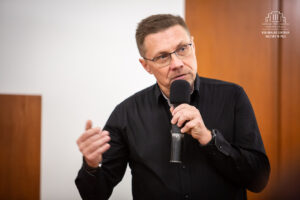 Leszek Koźmiński grafologia